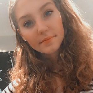 Meet your Posher, Chloe